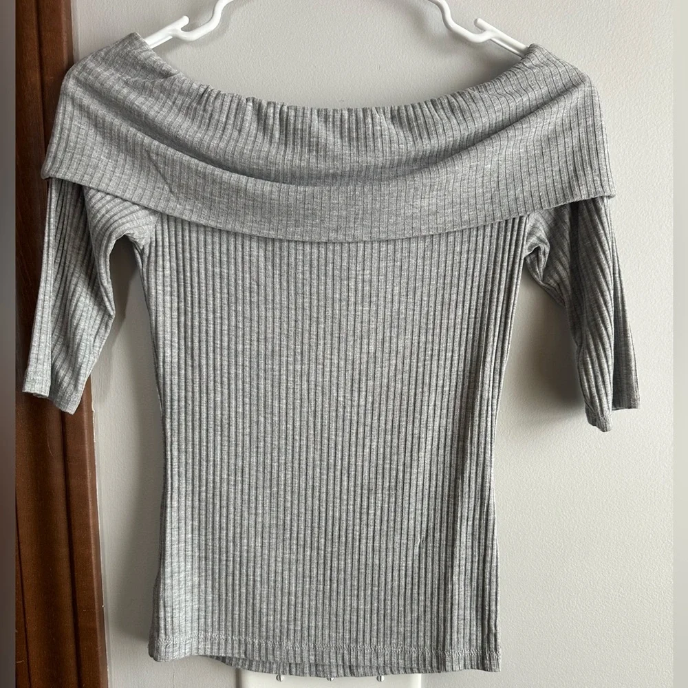 Gray Off-Shoulder Ribbed Top - Picture 2 of 3